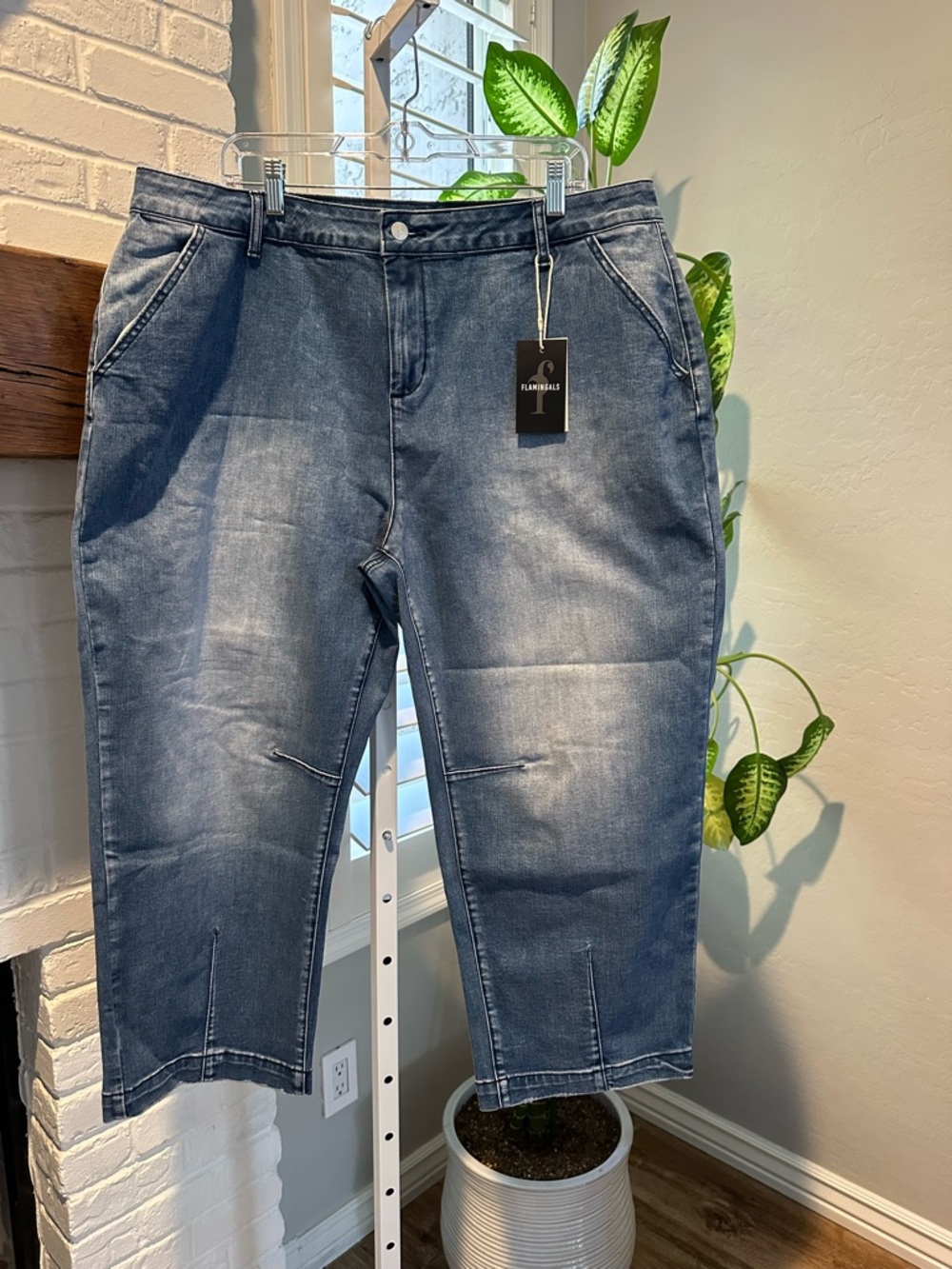 Flamingals Wash Stitch Detail Mid Rise Barrel Leg Crop Jeans Size 4X (18-20) - Picture 4 of 6